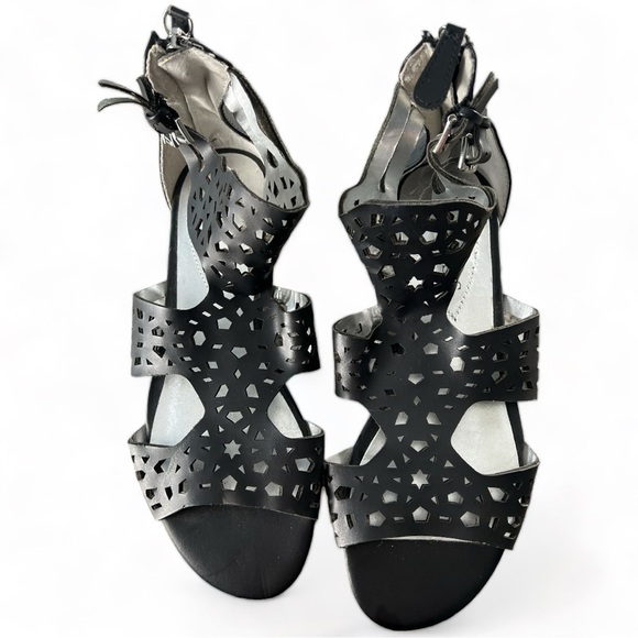 GUESS Black Silver Laser Cut WGFLORISE-C Sandals With Back Zipper Size 6 NWOT - Picture 4 of 12